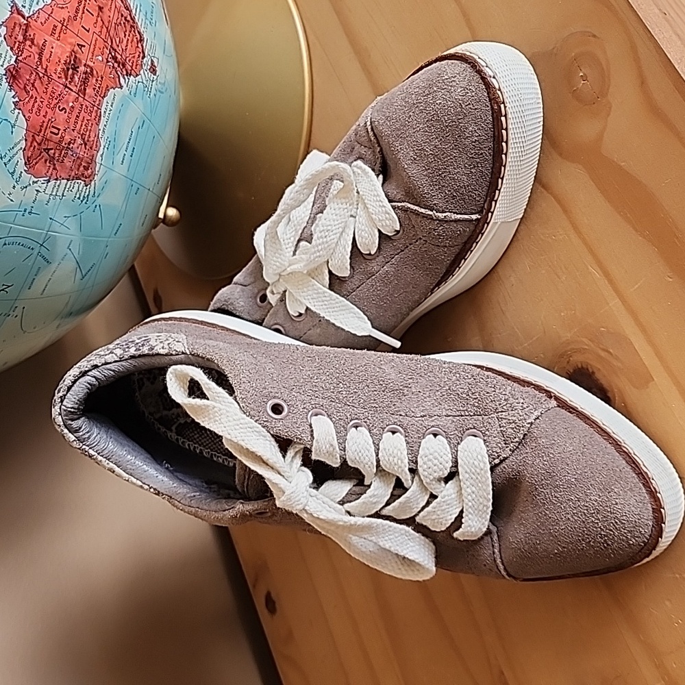 LIEBESKIND Berlin suede sneaker size 6